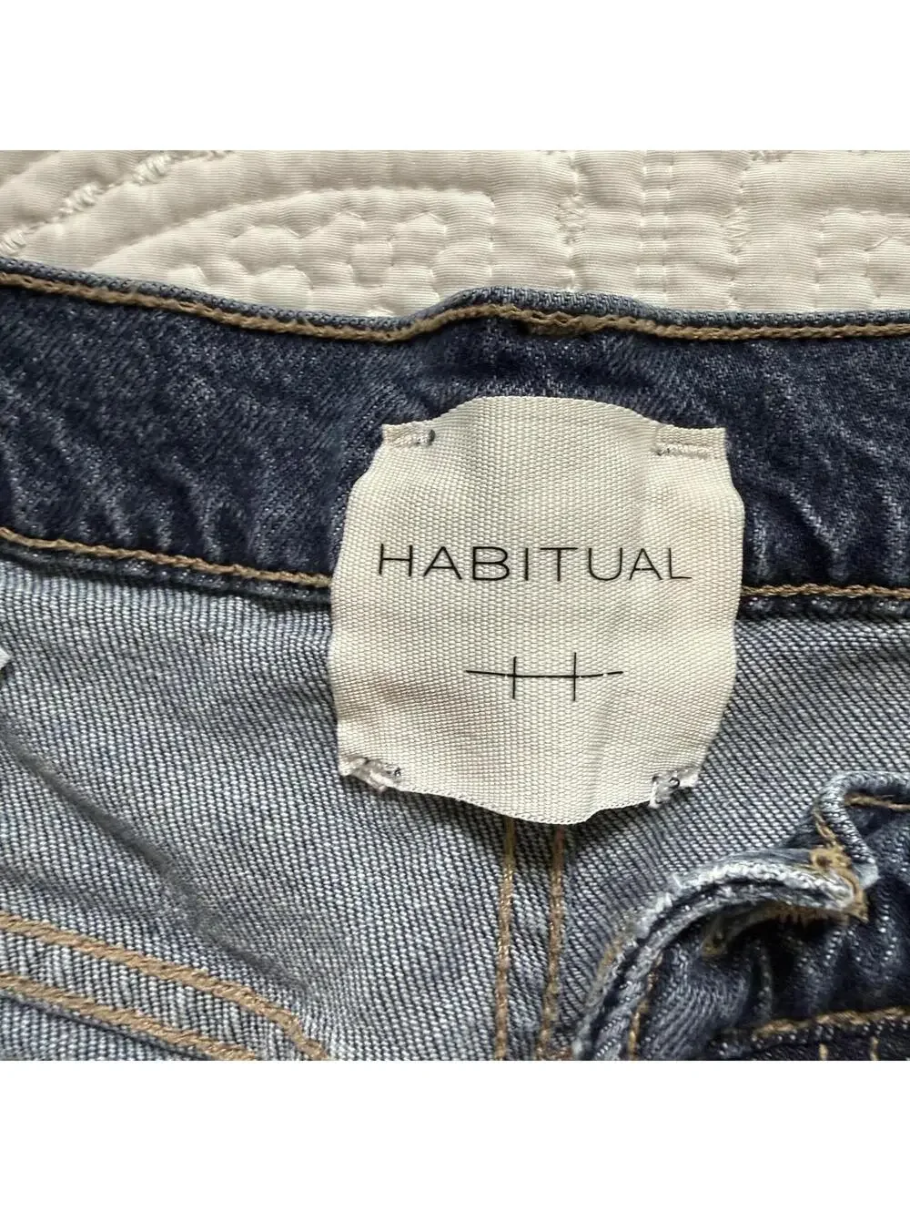 HABITUAL SZ 28 x 32 Wms Tide Wash Tall Girl Friendly‎ Cotton/Tencel Luxury Jeans